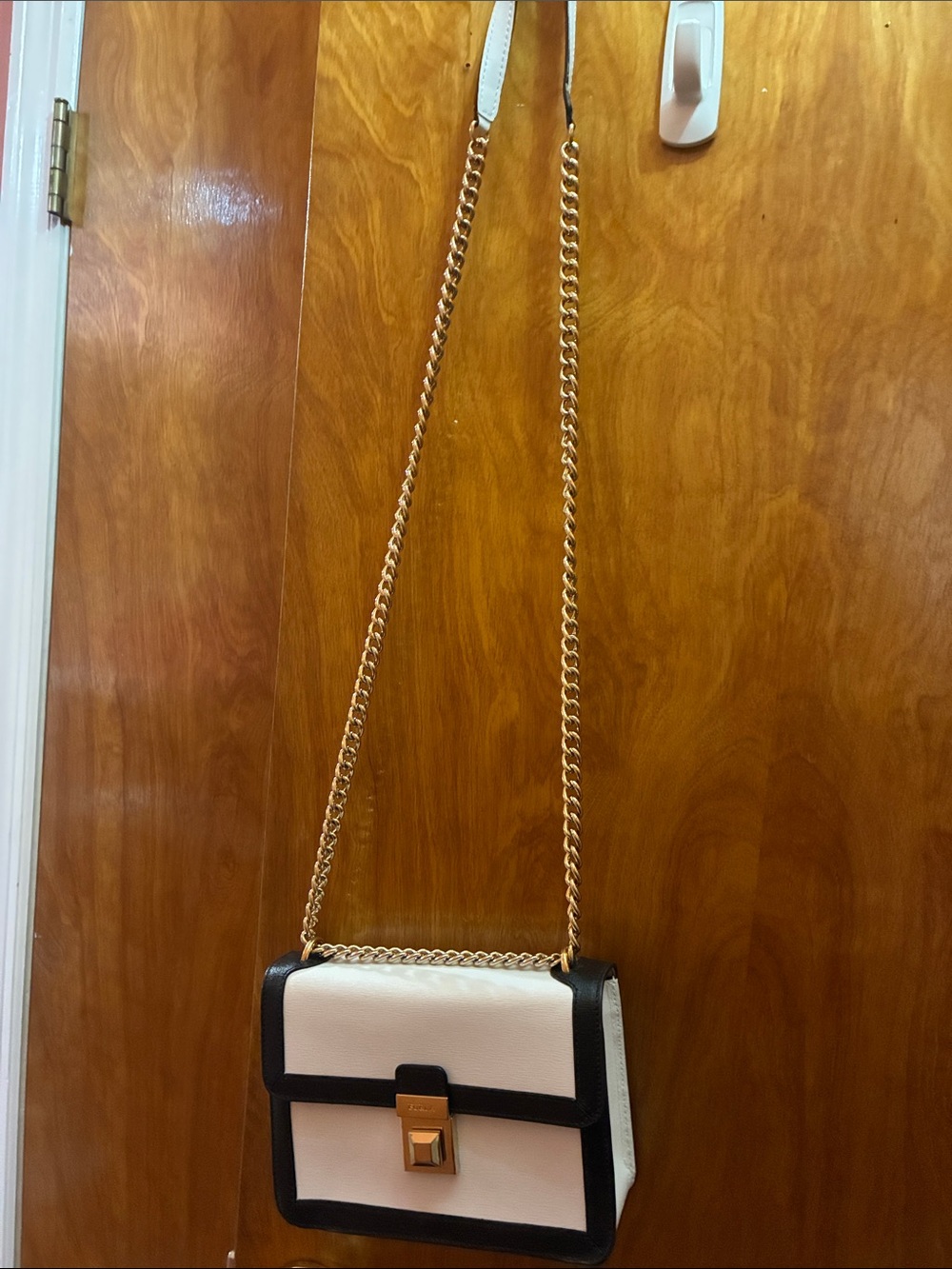 Structured Two-Tone Chain Shoulder Bag - White & Black